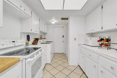 18958 Bobolink Dr, Hialeah, FL 33015 - Photo 15