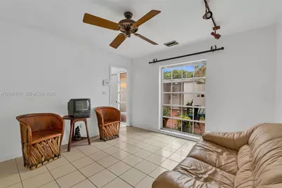 18958 Bobolink Dr, Hialeah, FL 33015 - Photo 9