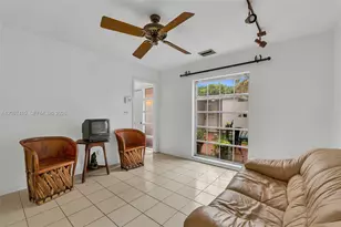 18958 Bob-O-Link Dr, Hialeah, FL 33015 - Photo 9