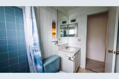1010 NW 93rd Ter, Pembroke Pines, FL 33024 - Photo 35