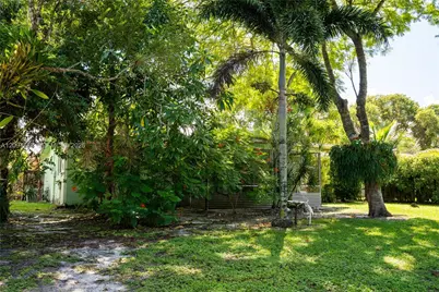 1010 NW 93rd Ter, Pembroke Pines, FL 33024 - Photo 15