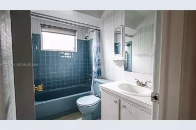 1010 NW 93rd Ter, Pembroke Pines, FL 33024 - Photo 33