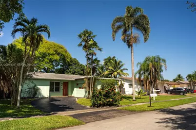 1010 NW 93rd Ter, Pembroke Pines, FL 33024 - Photo 5