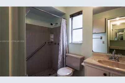 1010 NW 93rd Ter, Pembroke Pines, FL 33024 - Photo 43