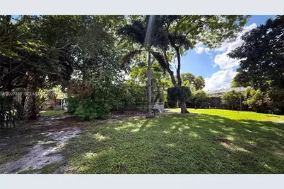 1010 NW 93rd Ter, Pembroke Pines, FL 33024 - Photo 29