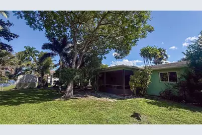 1010 NW 93rd Ter, Pembroke Pines, FL 33024 - Photo 17