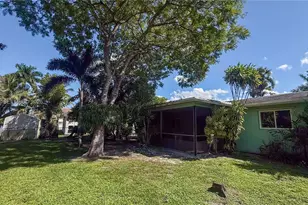 1010 NW 93rd Terrace, Pembroke Pines, FL 33024 - Photo 17
