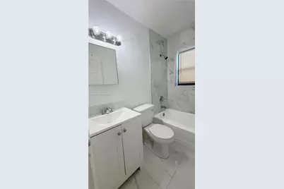 1009 NE 2nd St, Hallandale Beach, FL 33009 - Photo 13