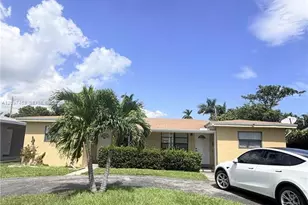 1009 NE 2nd St, Hallandale Beach, FL 33009 - Photo 1