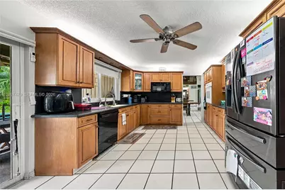 5361 Lancelot Ln, Davie, FL 33331 - Photo 15