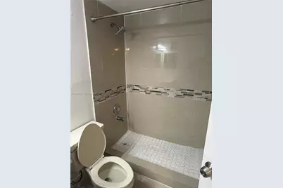 8290 Lake Dr #224, Doral, FL 33166 - Photo 5