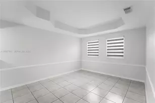 955 NW 82nd Ave, Miami, FL 33126 - Photo 9