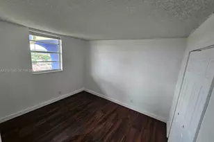 4550 NW 9th St, Miami, FL 33126 - Photo 13