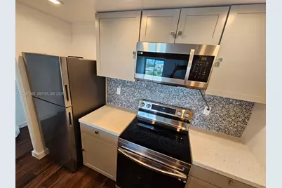 4550 NW 9th St #902E, Miami, FL 33126 - Photo 5