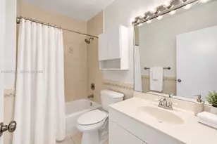 9187 Fontainebleau Blvd, Miami, FL 33172 - Photo 11