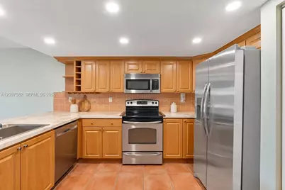 9187 Fontainebleau Blvd #407, Miami, FL 33172 - Photo 5