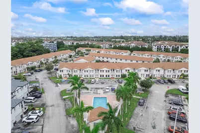 9187 Fontainebleau Blvd #407, Miami, FL 33172 - Photo 1