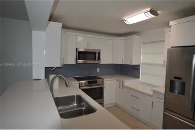 425 SE 11th Ter #403, Dania Beach, FL 33004 - Photo 1