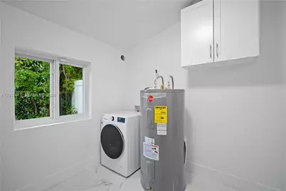925 NE 4th St, Hallandale Beach, FL 33009 - Photo 15