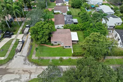 925 NE 4th St, Hallandale Beach, FL 33009 - Photo 25