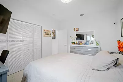 925 NE 4th St, Hallandale Beach, FL 33009 - Photo 13