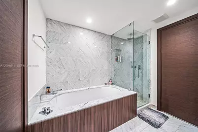 1000 Brickell Plz #2111, Miami, FL 33131 - Photo 11