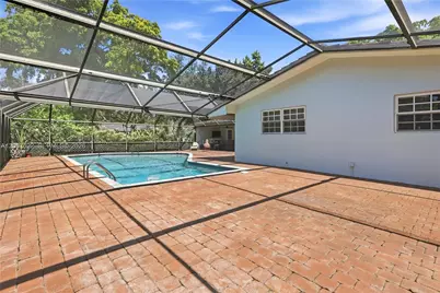 16500 E Stonehaven Rd, Miami Lakes, FL 33014 - Photo 29