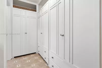 16500 E Stonehaven Rd, Miami Lakes, FL 33014 - Photo 17
