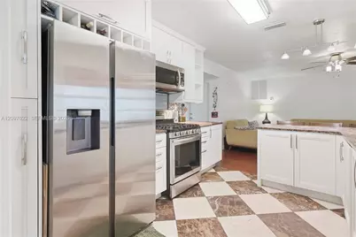 16500 E Stonehaven Rd, Miami Lakes, FL 33014 - Photo 7