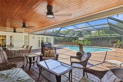16500 E Stonehaven Rd, Miami Lakes, FL 33014 - Photo 27