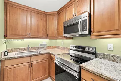 900 NE 18th Ave #304, Fort Lauderdale, FL 33304 - Photo 7