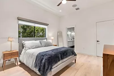 600 W 51st St, Miami Beach, FL 33140 - Photo 29