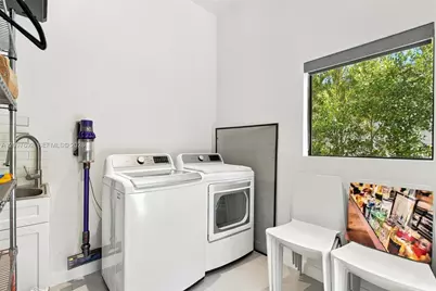 600 W 51st St, Miami Beach, FL 33140 - Photo 41