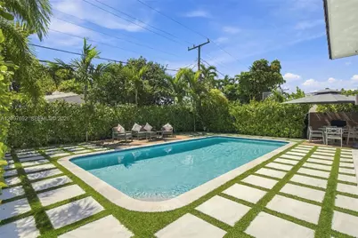 600 W 51st St, Miami Beach, FL 33140 - Photo 23