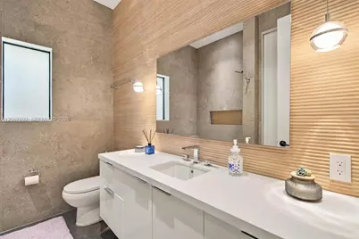 600 W 51st St, Miami Beach, FL 33140 - Photo 33
