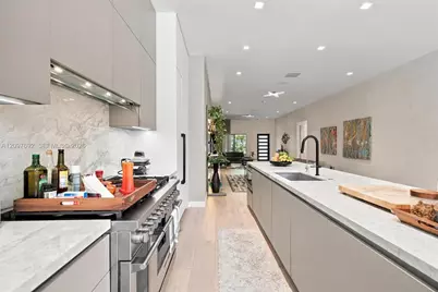 600 W 51st St, Miami Beach, FL 33140 - Photo 13