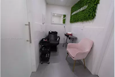600 NW 35th Ave #101, Miami, FL 33125 - Photo 9