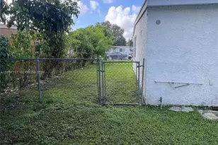 2040 Wilmington St, Opa-Locka, FL 33054 - Photo 17