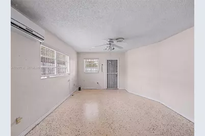 743 E 29th St, Hialeah, FL 33013 - Photo 13