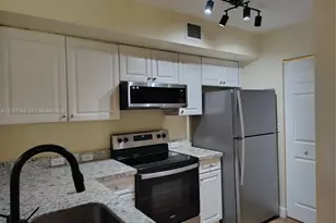 577 SW 111th Ln, Pembroke Pines, FL 33025 - Photo 9