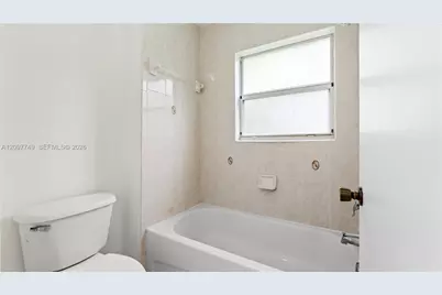 1685 SE 30th St, Homestead, FL 33035 - Photo 23