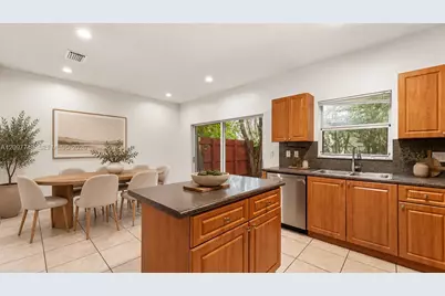 1685 SE 30th St, Homestead, FL 33035 - Photo 13