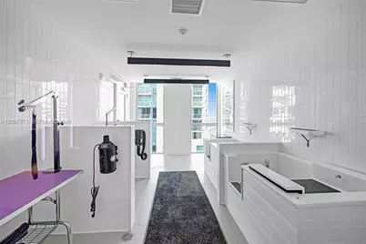 227 NE 2nd St #1610, Miami, FL 33132 - Photo 9