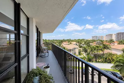 1000 Parkview Dr #610, Hallandale Beach, FL 33009 - Photo 17
