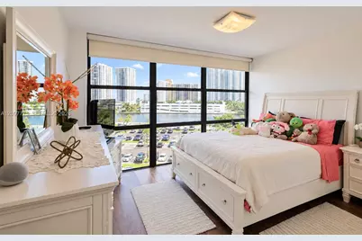 1000 Parkview Dr #610, Hallandale Beach, FL 33009 - Photo 11