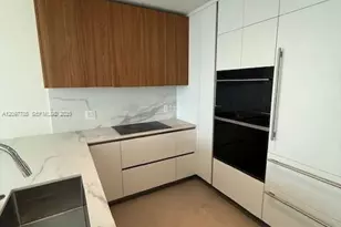 1400 Biscayne, Miami, FL 33132 - Photo 11