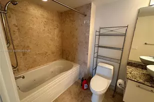 41 SE 5th St, Miami, FL 33131 - Photo 11