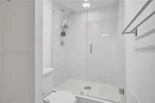 2851 NE 183rd St, Aventura, FL 33160 - Photo 17