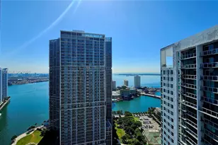 77 SE 5th St, Miami, FL 33131 - Photo 3