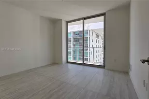 77 SE 5th St, Miami, FL 33131 - Photo 13